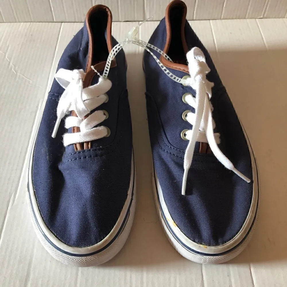 Levi’s Canvas Lace Up Sneaker